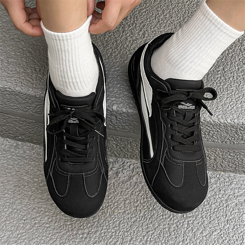 Erkaklar AAA 1955-yildan beri krossovkalar