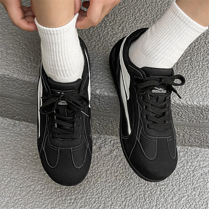 Erkaklar AAA 1955-yildan beri krossovkalar