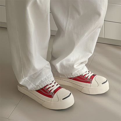 AAA 1955-yildan beri krossovkalar