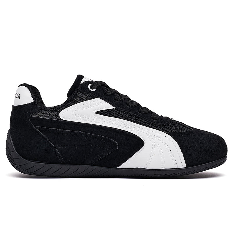 AAA 1955-yildan beri krossovkalar