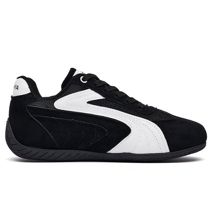 AAA 1955-yildan beri krossovkalar