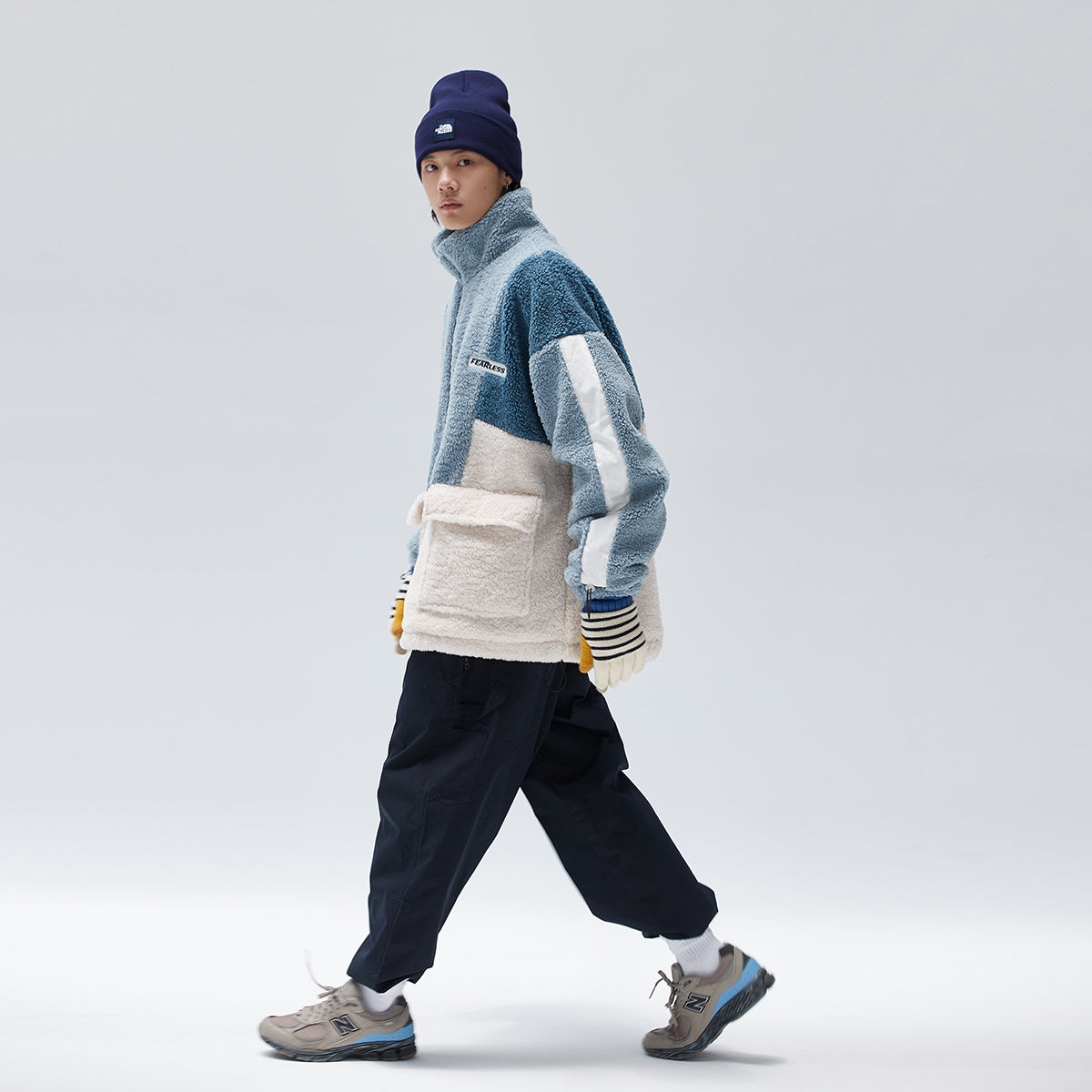 Golfkross ish kiyimi cho'ntaklari bir-biriga bog'langan to'qnashuv rangli qo'zichoq juni harflari yorlig'i qalinlashgan yoqa bo'sh paxta ko'ylagi bir xil narsali erkaklar va ayollar