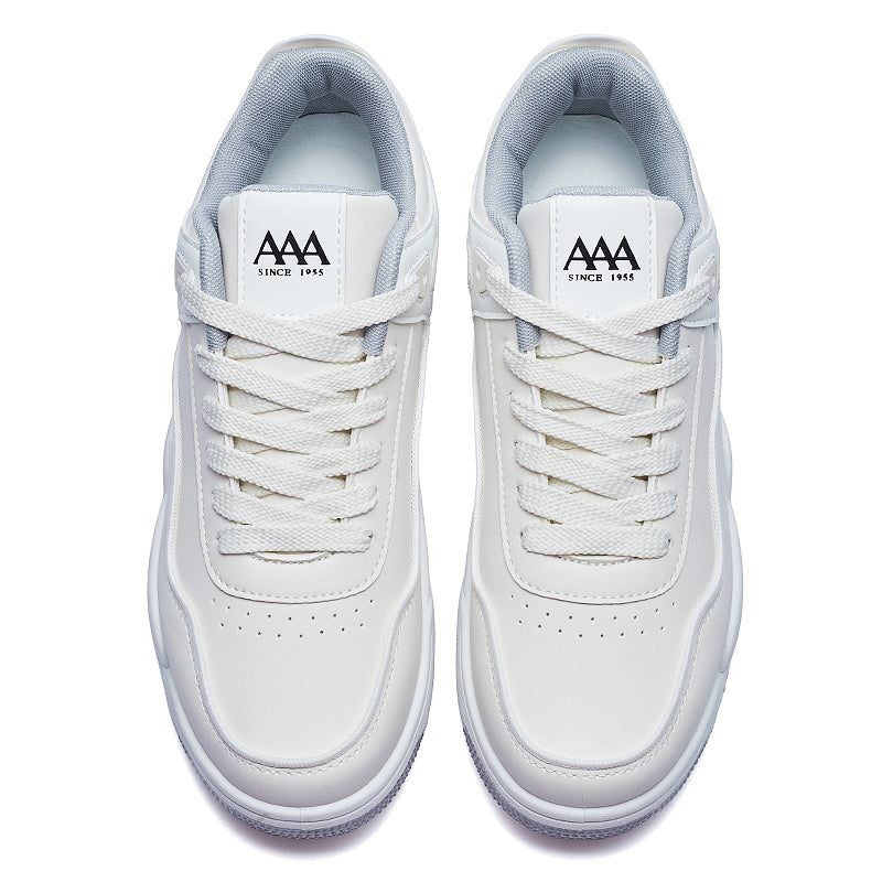 Erkaklar AAA 1955-yildan beri krossovkalar