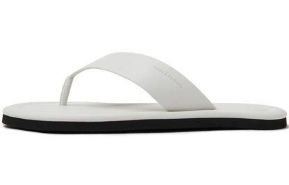 Charlz va Keyt flip-floplar