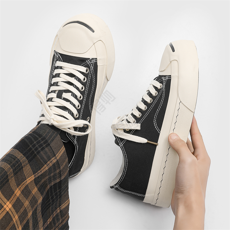 AAA 1955-yildan beri krossovkalar