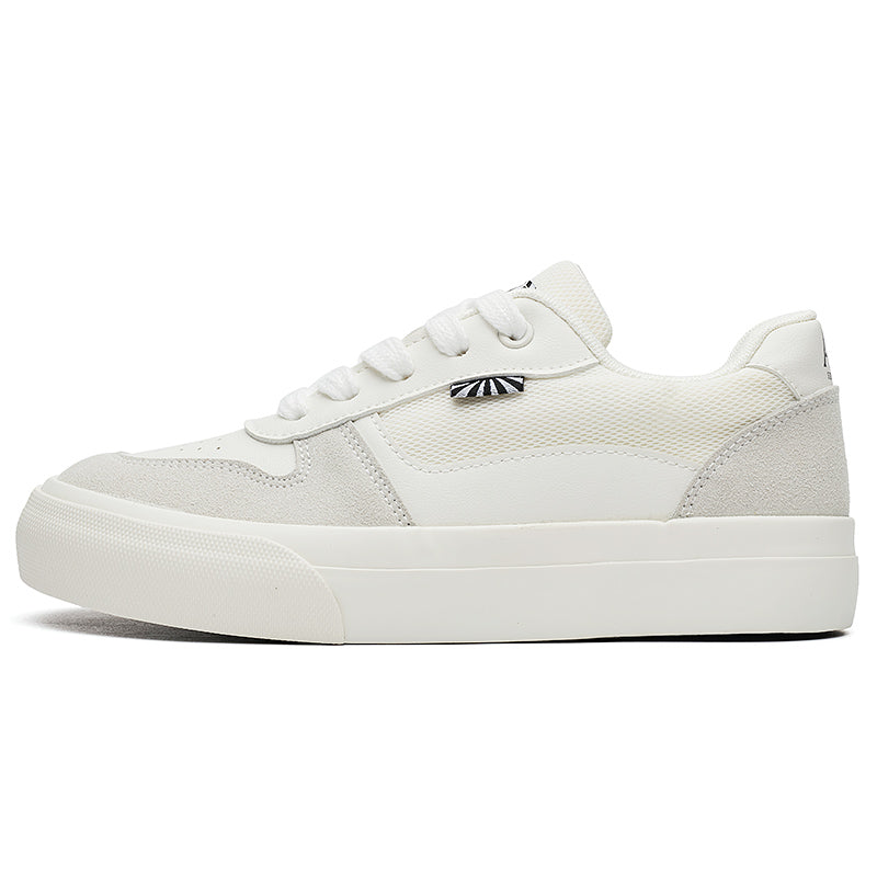 AAA 1955-yildan beri krossovkalar