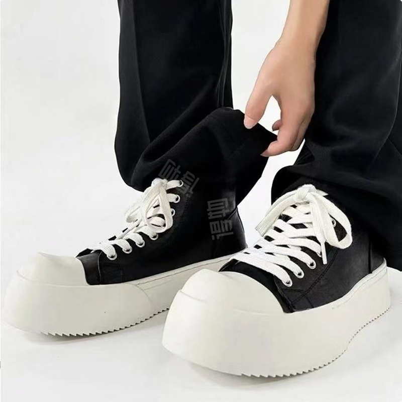 AAA 1955-yildan beri krossovkalar