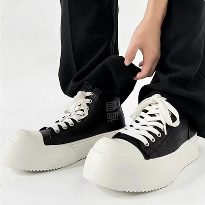 AAA 1955-yildan beri krossovkalar