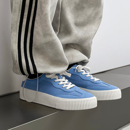 Erkaklar AAA 1955-yildan beri krossovkalar