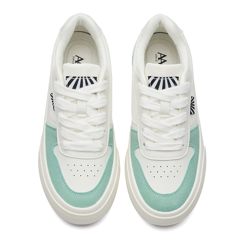 AAA 1955-yildan beri krossovkalar