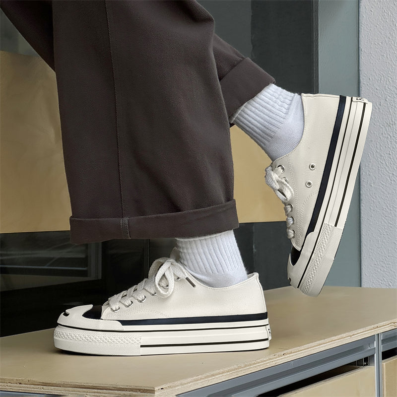 AAA 1955-yildan beri krossovkalar