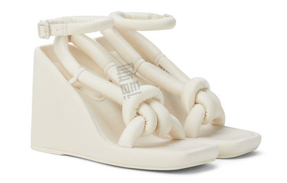 Charlz va Keyt ayollar sandallari