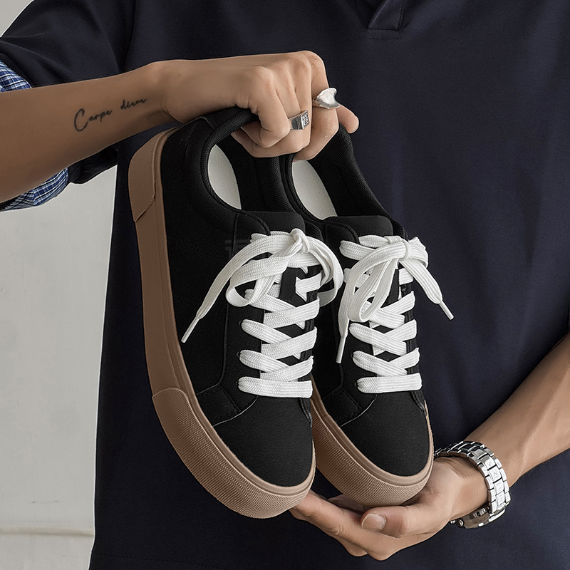 Erkaklar uchun Kaiser krossovkalari