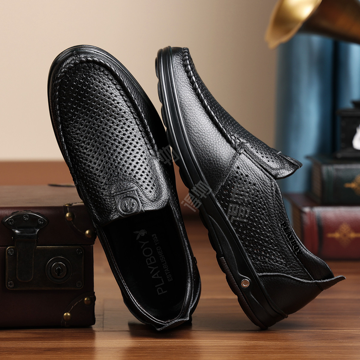 Erkaklar uchun Playboy poyabzallari