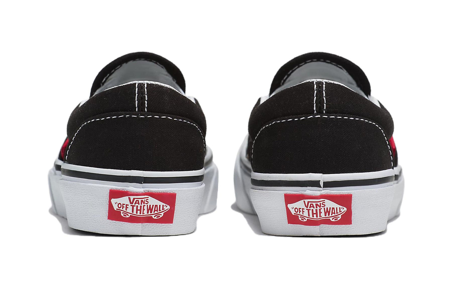 Vans slip-on kolleksiyasida kichkintoylar va o'rta bo'yli bolalar uchun yuzlab qulay, past kesimli qora taxta shortilar mavjud.