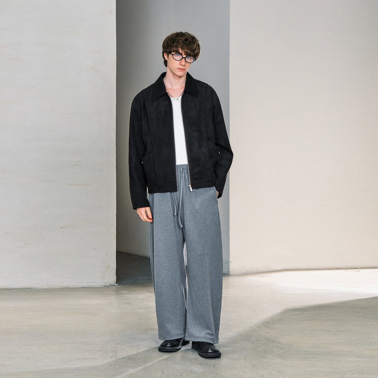 Lilbetter sun'iy zamsh bo'sh barglari bo'lingan dizayn stiletto shakli trend oddiy ko'p qirrali kalta blazer ko'ylagi erkaklar qora