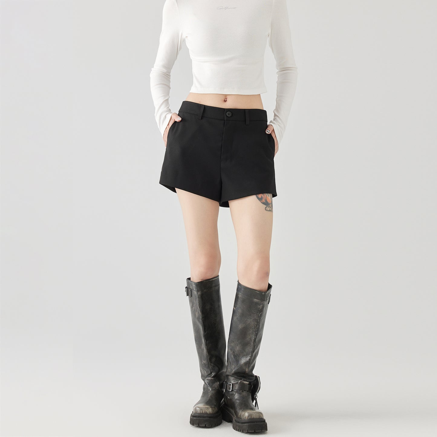 Ayollar uchun golfcross shortilari