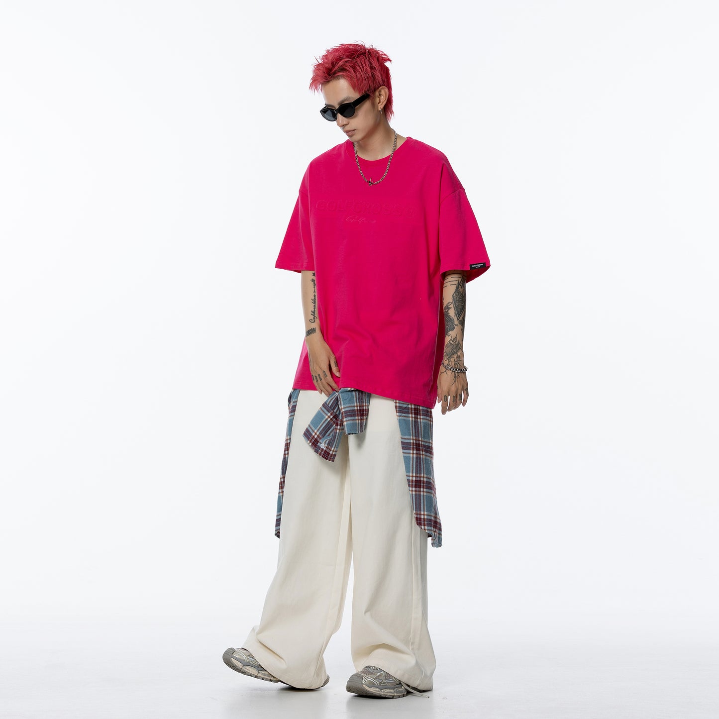 Golfkross harflari shimgichli bosilgan naqshinkor kashtado'zlik tasodifiy yumaloq bo'yinli yelkali qisqa yengli futbolkalar naqshli erkaklar va ayollar