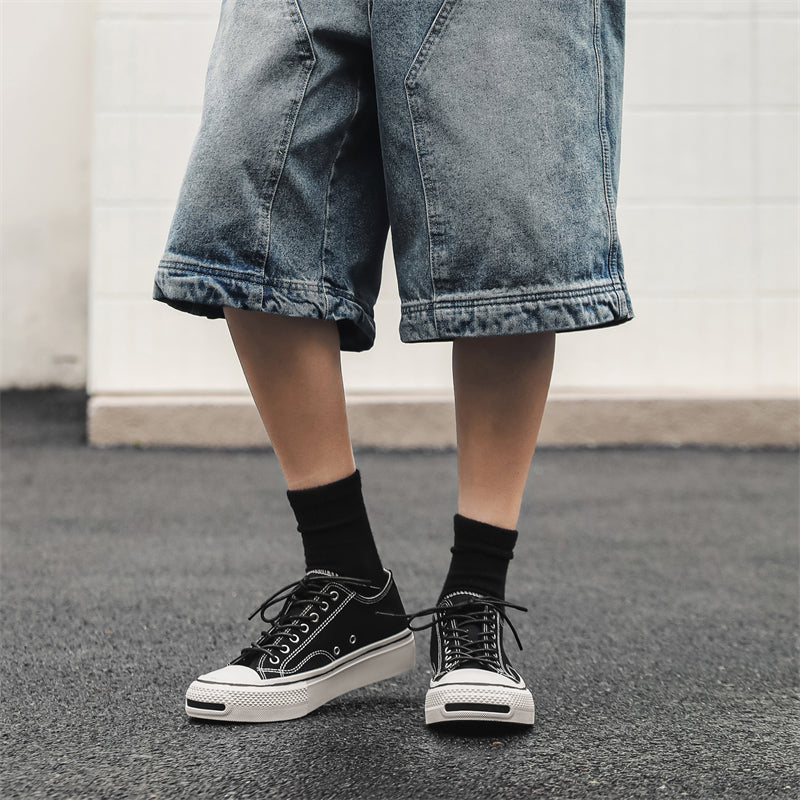 Erkaklar AAA 1955-yildan beri krossovkalar