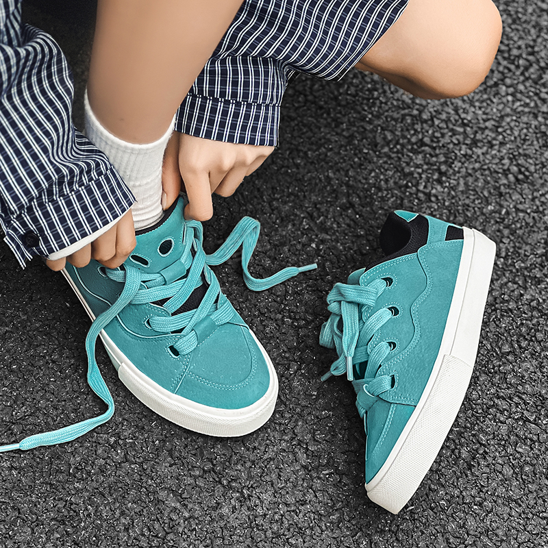 Vanssi krossovkalari