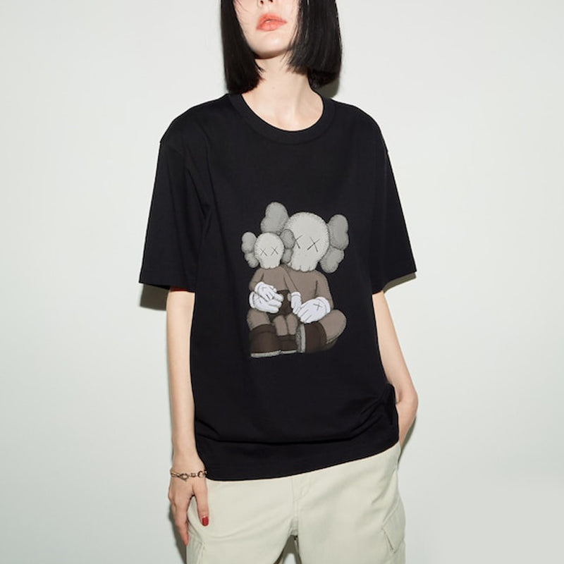 Uniqlo x KAWS Erkaklar futbolkasi