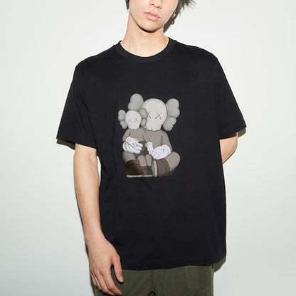 Uniqlo x KAWS Erkaklar futbolkasi
