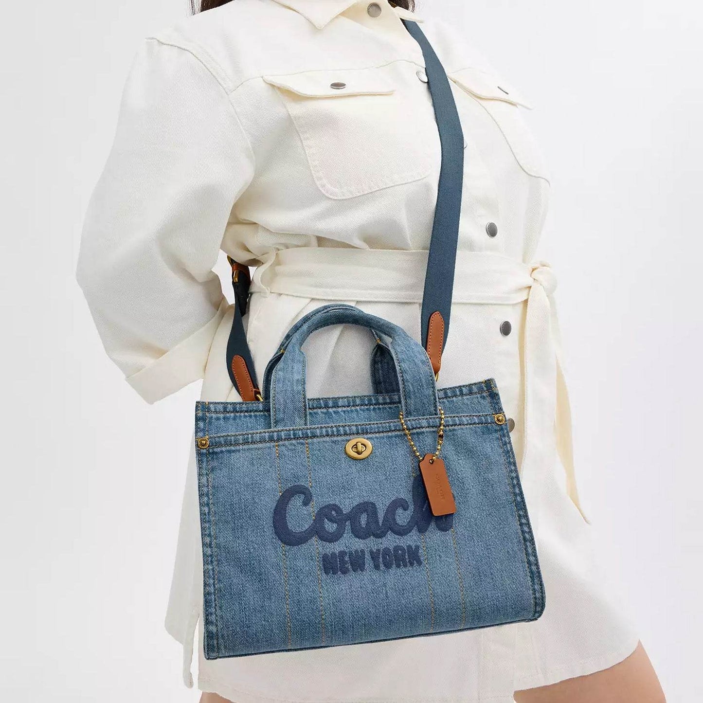 Сумка женская Coach Cargo 26 Letters Brand Embroidered - Boxette Shop