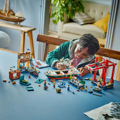 LEGO bandargohi va yuk kemasi (60422)