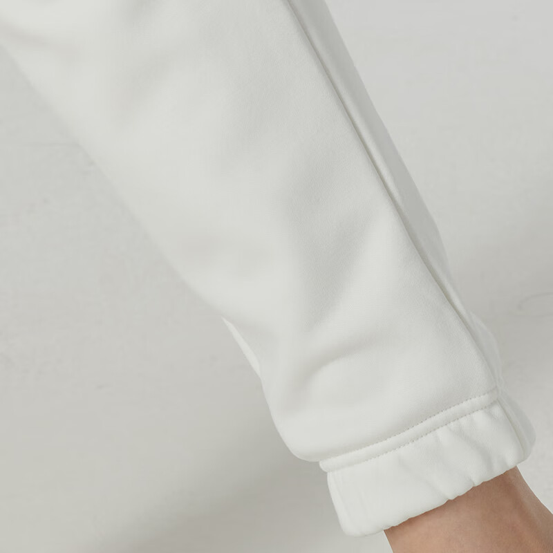 Yangi muvozanatni o'rgatish uchun qulay nafas oladigan, o'rta ko'tarilgan torli kundalik shimlar bej