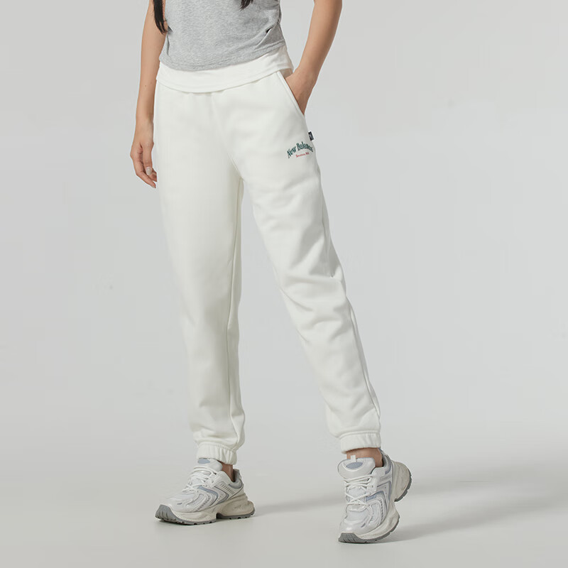 Yangi muvozanatni o'rgatish uchun qulay nafas oladigan, o'rta ko'tarilgan torli kundalik shimlar bej