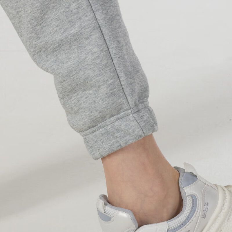 Yangi balansli mashg'ulot uchun qulay nafas oladigan tortuvchi oddiy shimlar ayollar kulrang