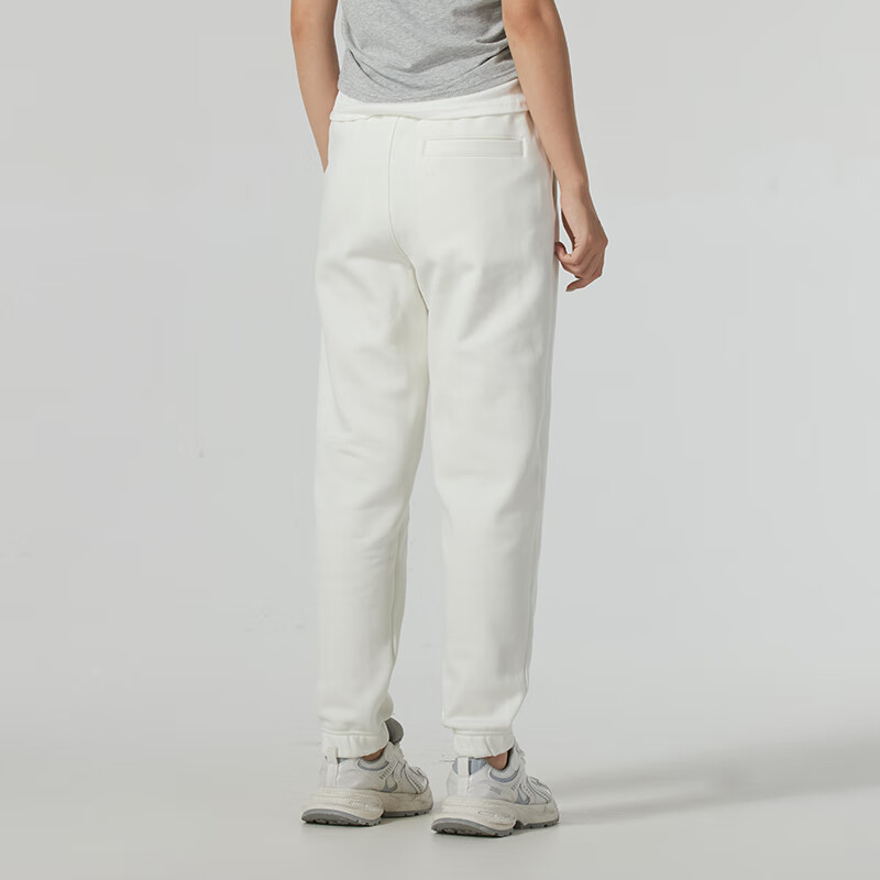 Yangi muvozanatni o'rgatish uchun qulay nafas oladigan, o'rta ko'tarilgan torli kundalik shimlar bej