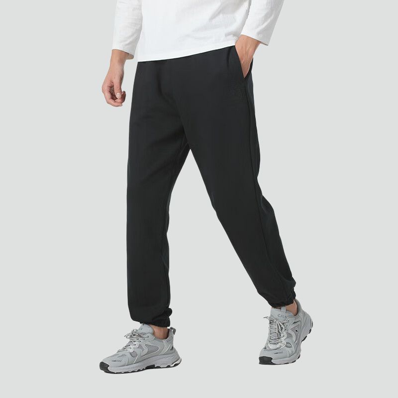 New Balance FW24 Erkaklar uchun qulay nafas oladigan sport shimlari, qora