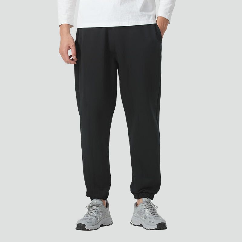 New Balance FW24 Erkaklar uchun qulay nafas oladigan sport shimlari, qora