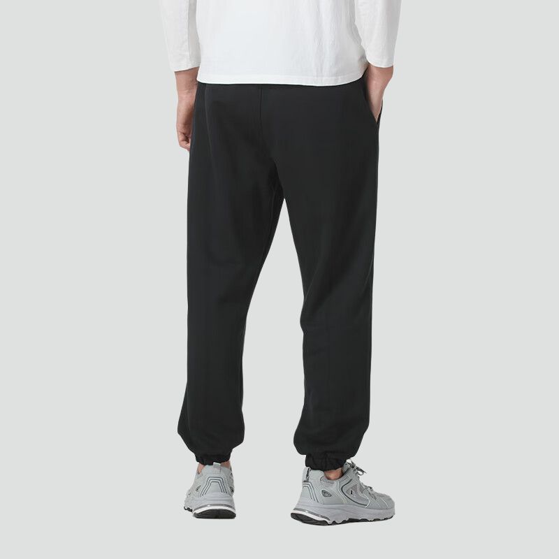 New Balance FW24 Erkaklar uchun qulay nafas oladigan sport shimlari, qora