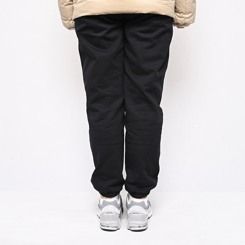 New Balance Athleisure erkaklar uchun qora rangli qulay trikotaj shim