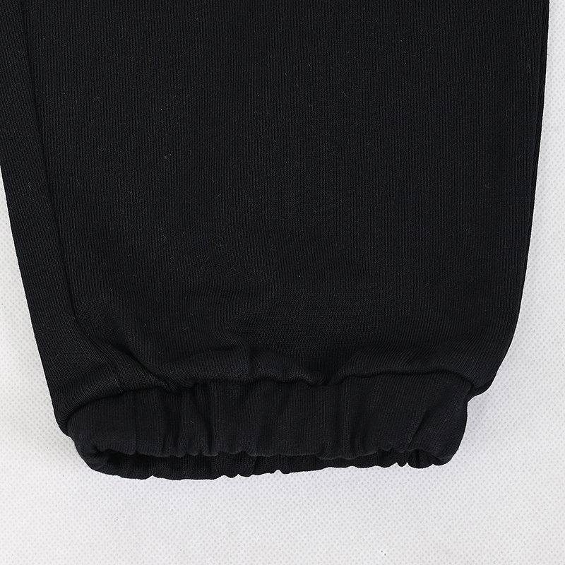 New Balance Athleisure erkaklar uchun qora rangli qulay trikotaj shim