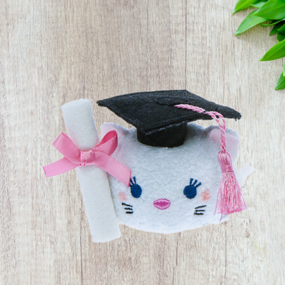 Disney bitiruv seriyasidagi peluş o'yinchoq