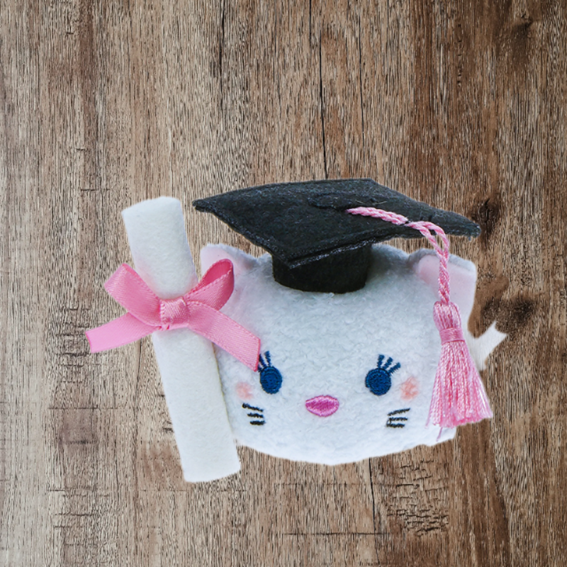 Disney bitiruv seriyasidagi peluş o'yinchoq