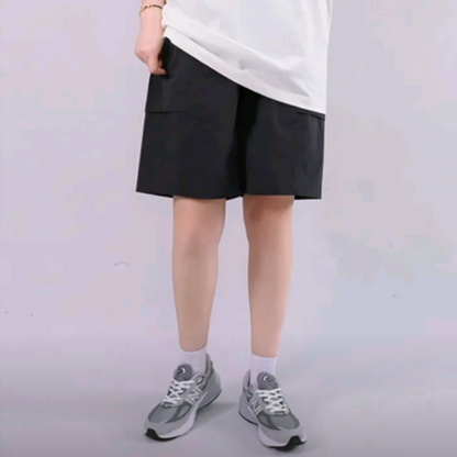 New Balance erkaklar uchun qora tekis to'rli shortilar