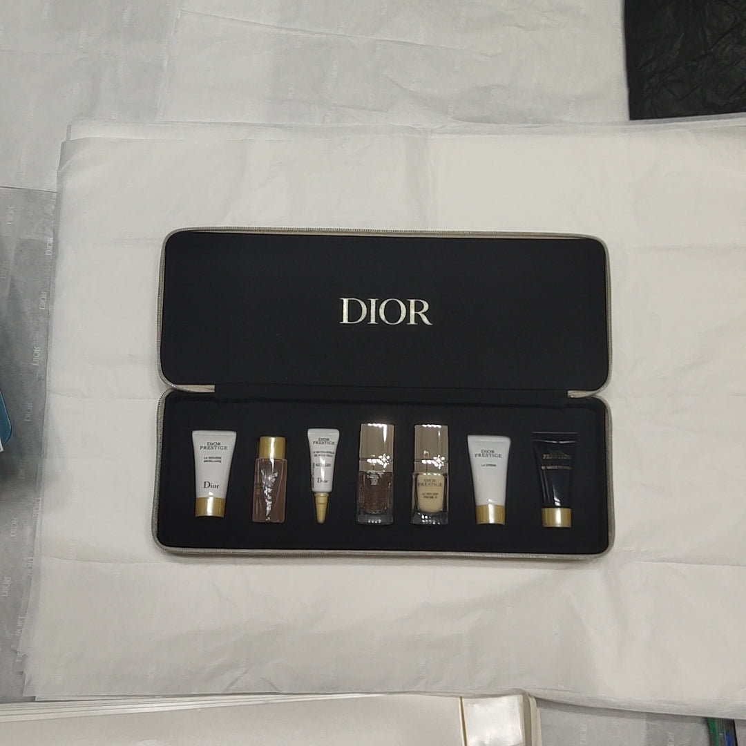 Dior dior miniature 7-piece flora discovery travel set moisturising