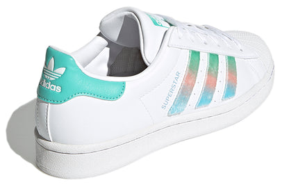 Ayollar uchun Adidas Superstar krossovkalari