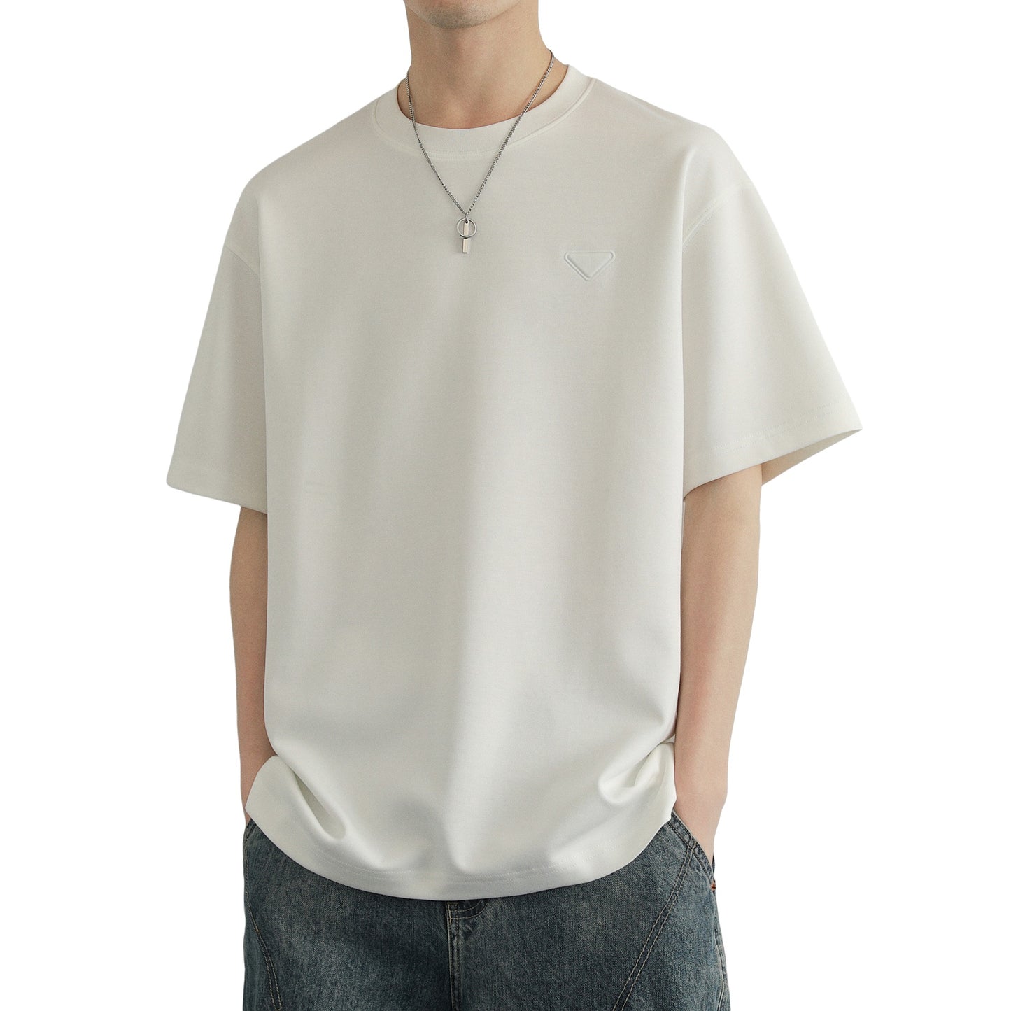 Hvga asosiy modellari eski pul uslubi yumshoq va qulay teri salqin tuyg'u yarim yengli pastki ko'ylak Amerika tekis rangli moda shaxsiyat trendi tasodifiy erkin qisqa qisma futbolkalar bir xil modellar bilan erkaklar va ayollar