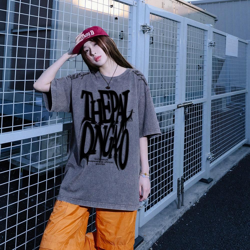 Pal ongaco qisqa yengi yuvilgan va siqilgan retro amerikacha futbolka erkaklar va ayollar uchun dazmollanadigan bokeh harflari bilan