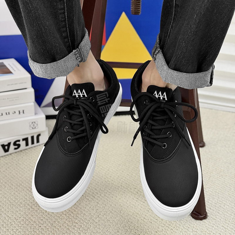 Erkaklar AAA 1955-yildan beri taxta poyabzali