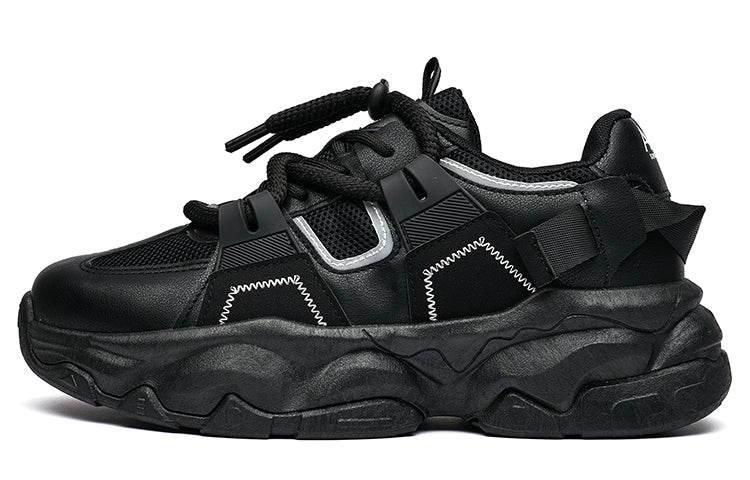 Erkaklar AAA 1955-yildan beri krossovkalar