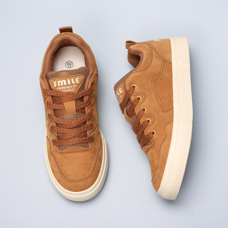 Erkaklar AAA 1955-yildan beri krossovkalar