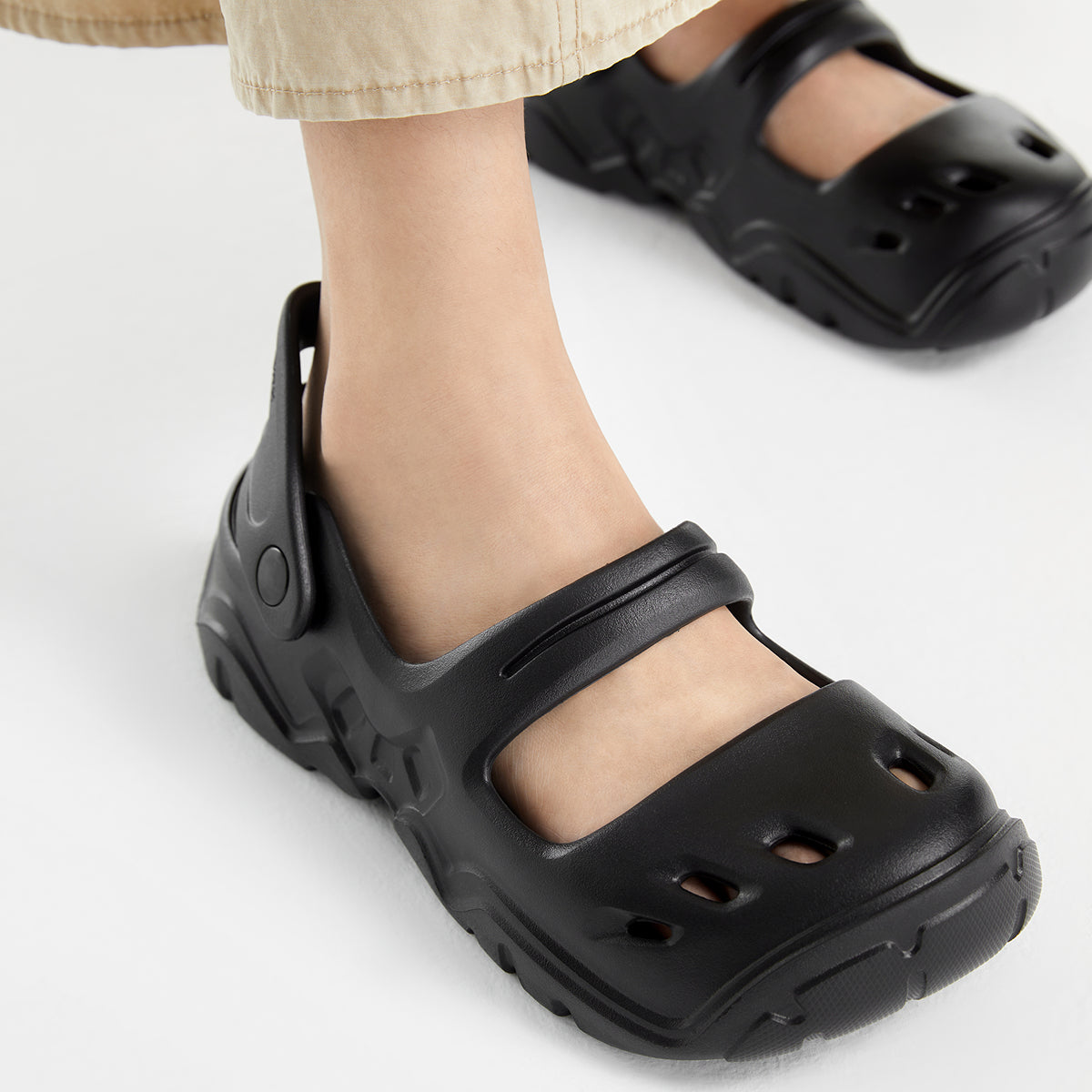 Charlz va Keyt ayollar sandallari