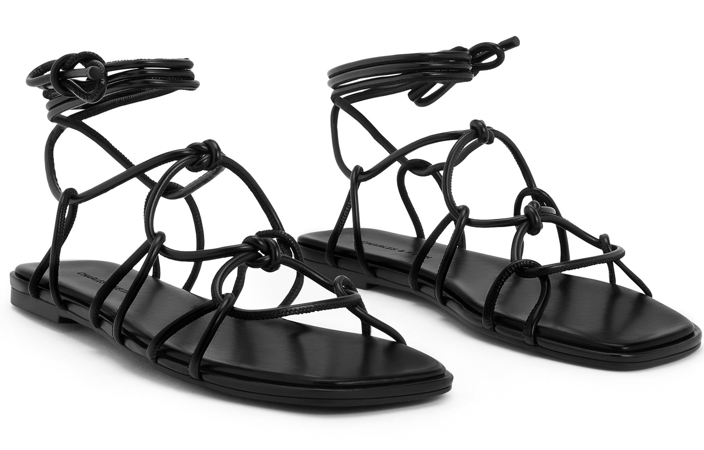 Charlz va Keyt frantsuz ayollar sandallari