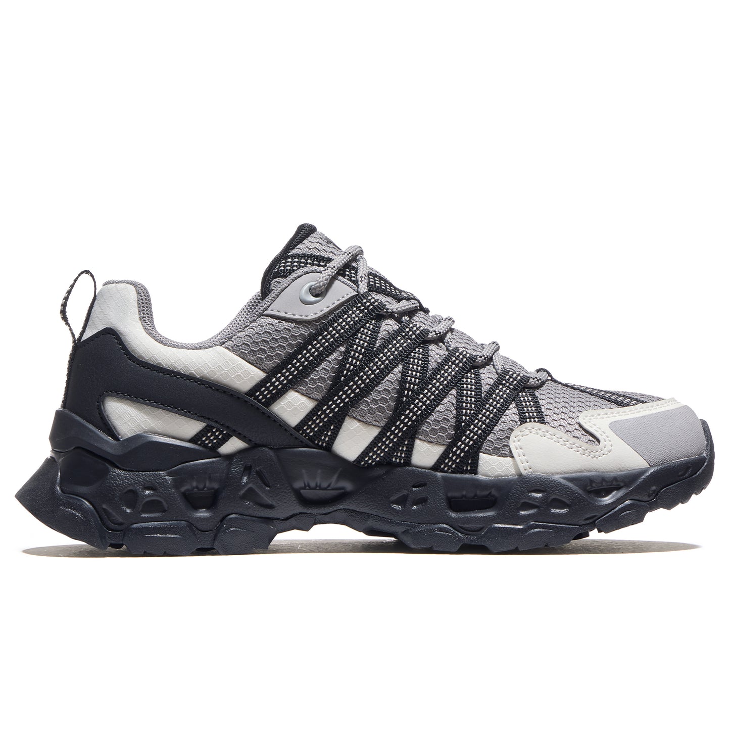 Ayollar uchun tuya krossovkalari